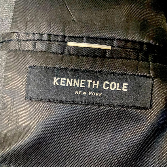 Kenneth Cole 2 button Grey Sport coat. Size (52L). Great condition. Great price - Picture 4 of 5